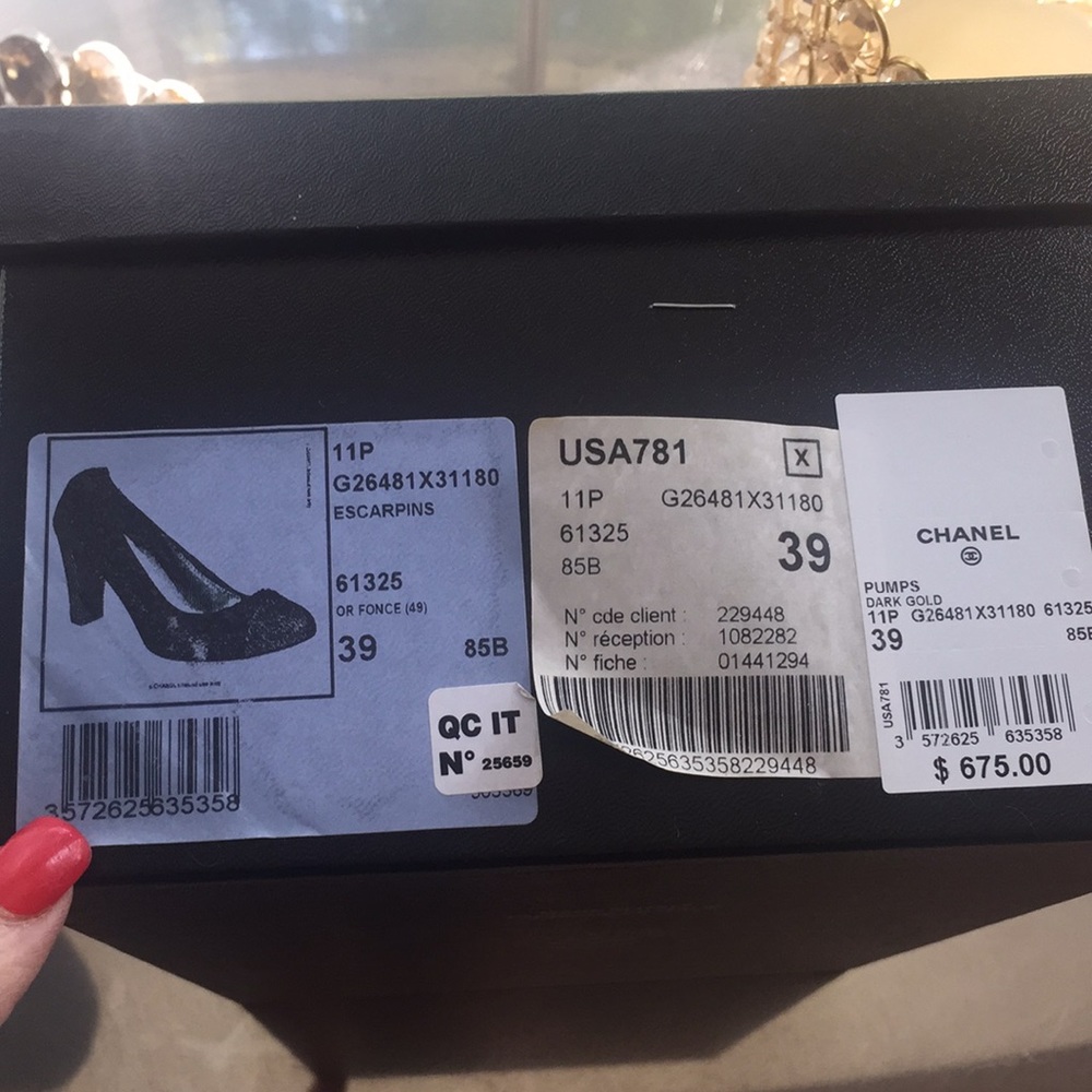 SOLD👏 CHANEL Black Gold Ruffle Escarpins 39 Pumps - Picture 5 of 8